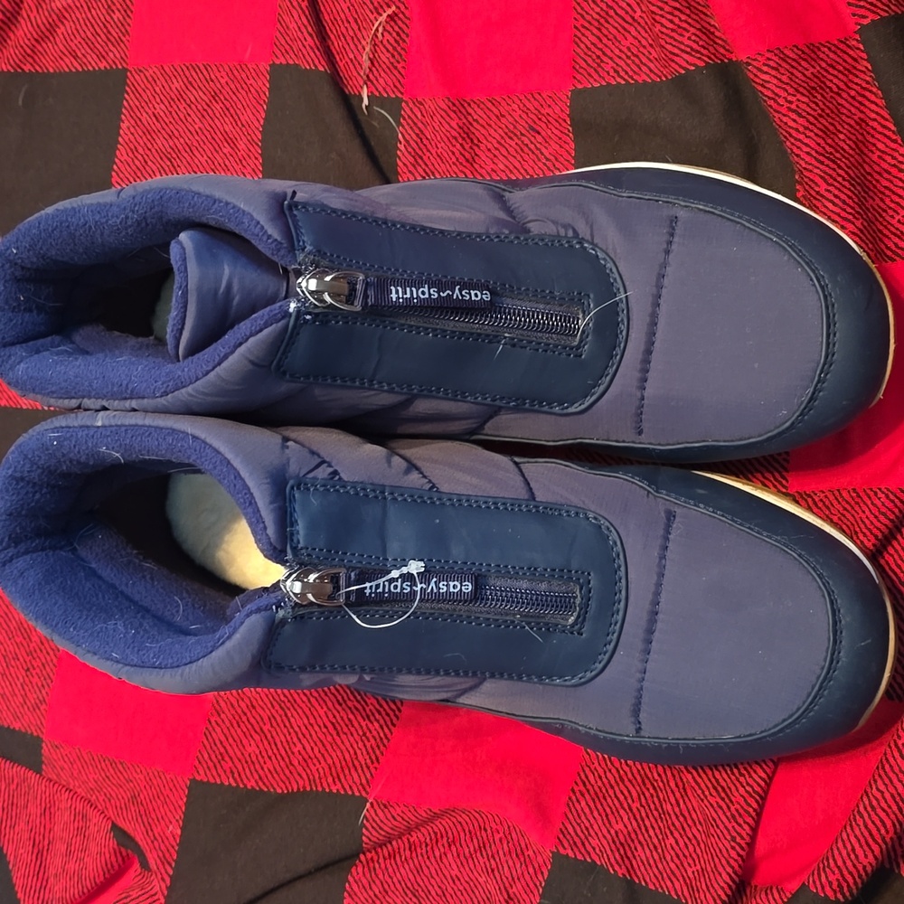 Light weight navy sneaker-type boot with zipper